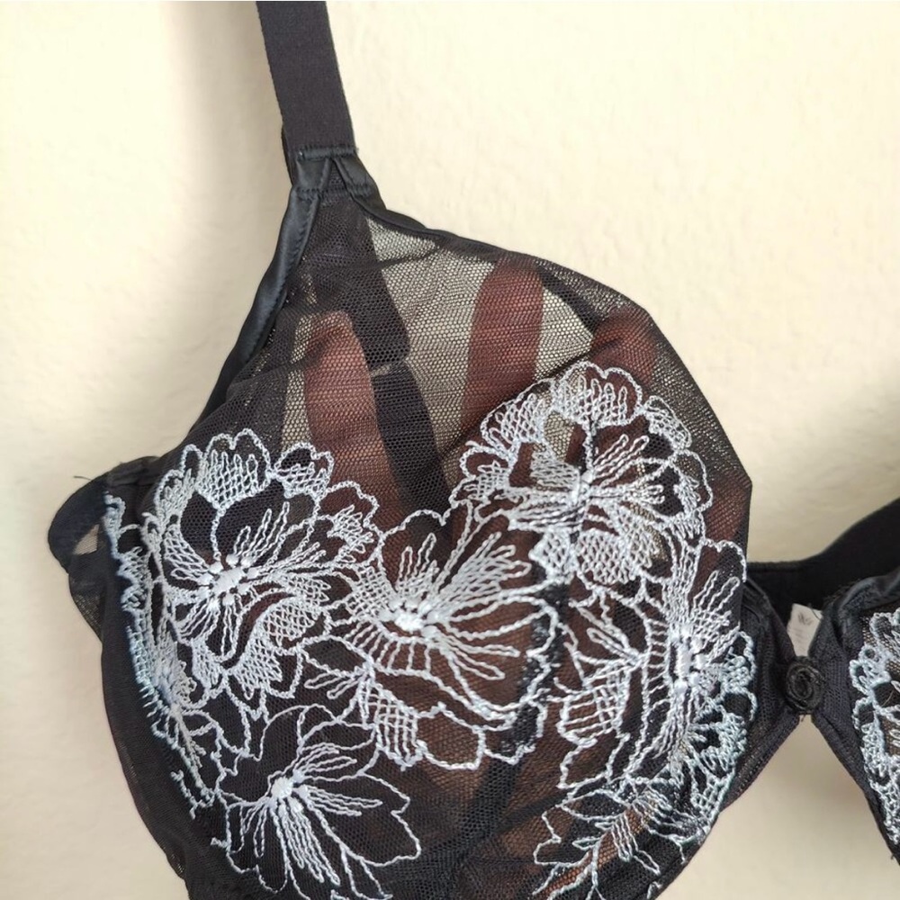 Wacoal 34DD Black Silver Floral Lace Embroidered Soft Cup Bra Underwire - Picture 2 of 3
